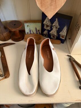 Verbenas Women's White Leather Slip-On Espadrilles